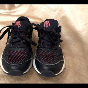 Girls New Balance 519 sneakers